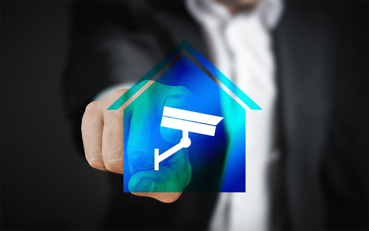 IoT per la sicurezza di casa. Esempi.